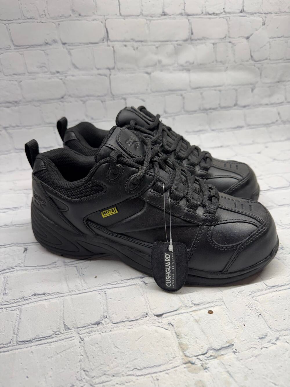 Reebok Work Centose Men's Oxford safety shoes
MT75
Size 5 1/2 Men’s